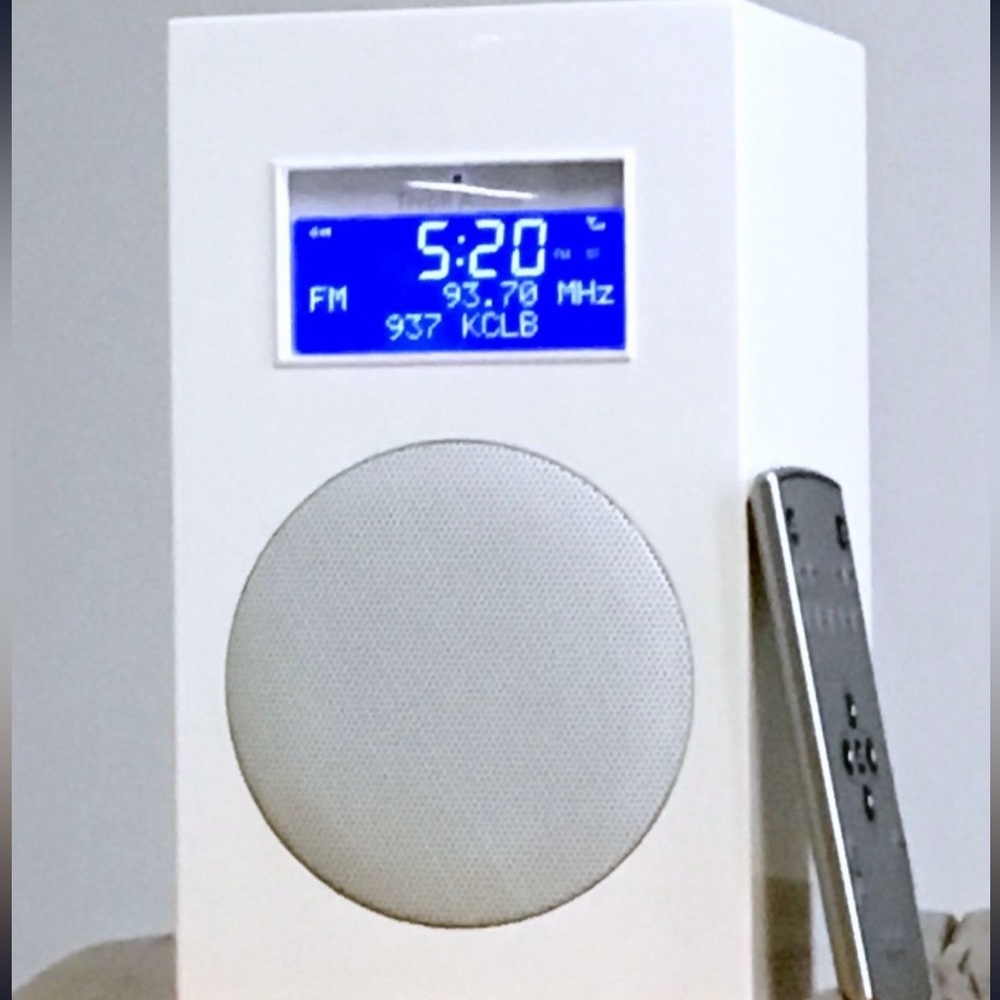 TIVOLI MODEL 10 AM/FM RADIO - Picture 2 of 8